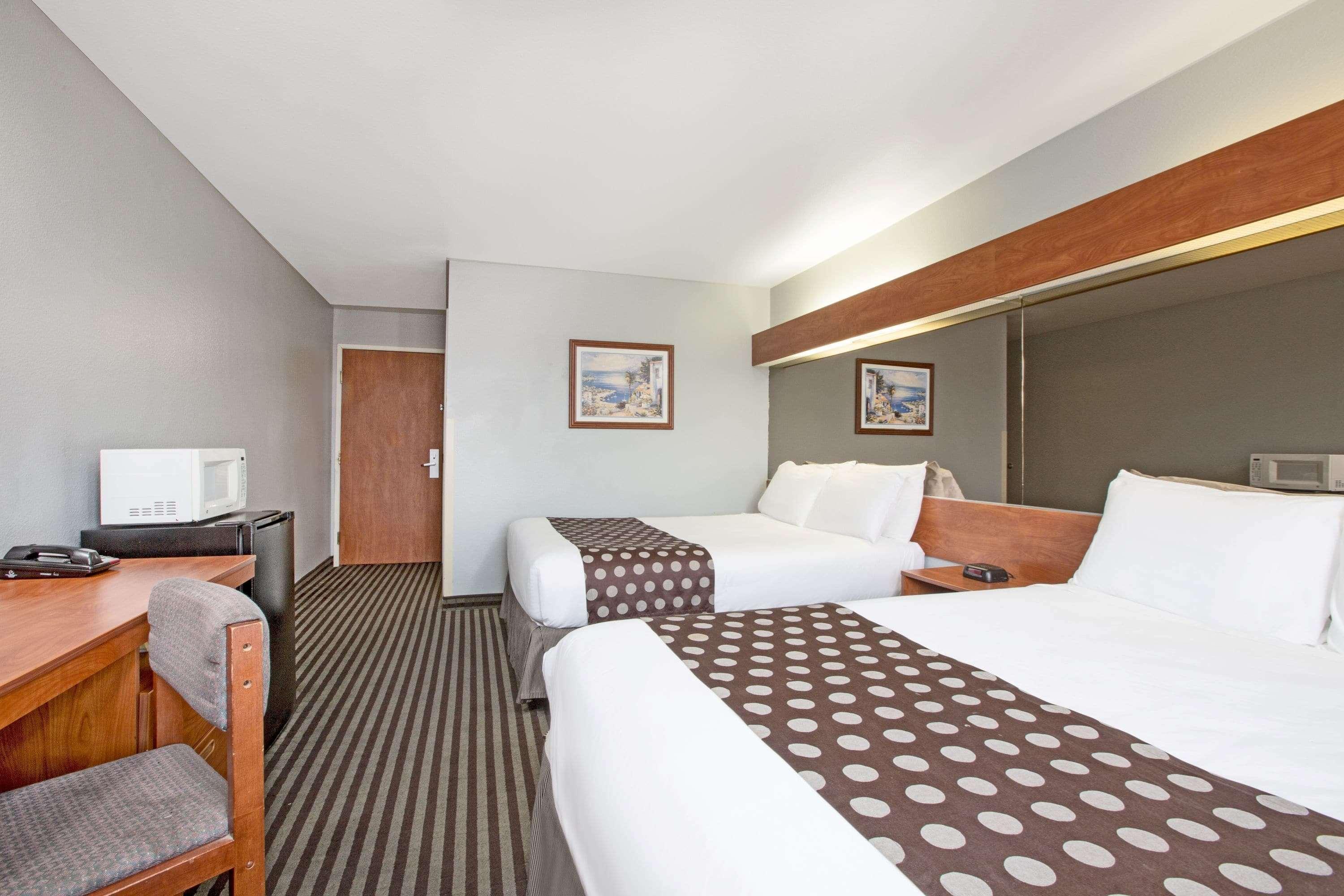 Microtel Inn & Suites By Wyndham Garland/Dallas Exterior foto