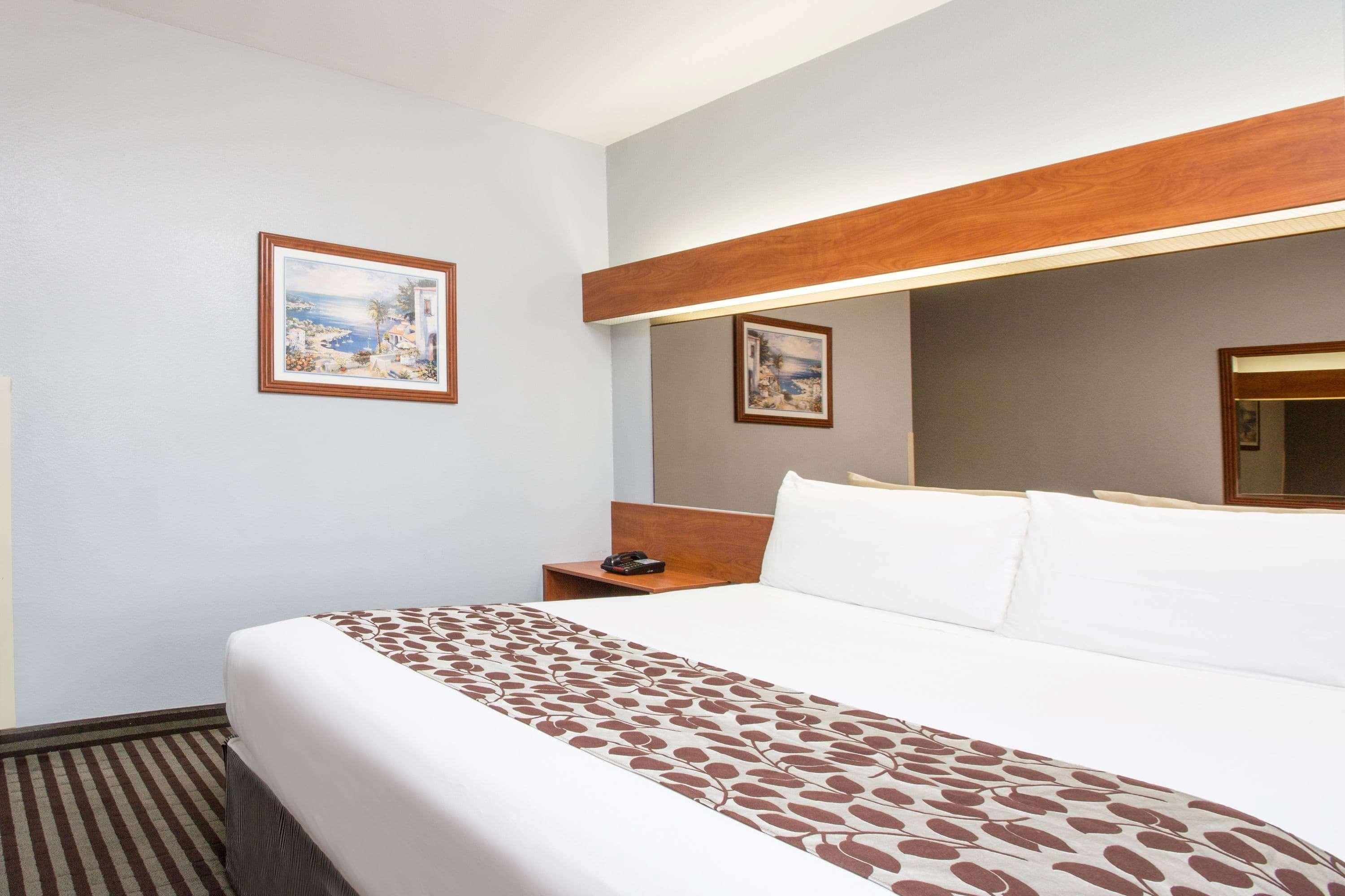 Microtel Inn & Suites By Wyndham Garland/Dallas Exterior foto